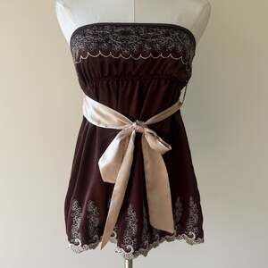 Vintage Y2K Brown Embroidered Strapless Shirt with Satin Sash
